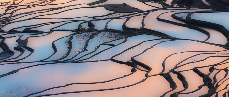 同程旅行发布《2025年度旅行榜》，新疆多地位列热度飙升榜