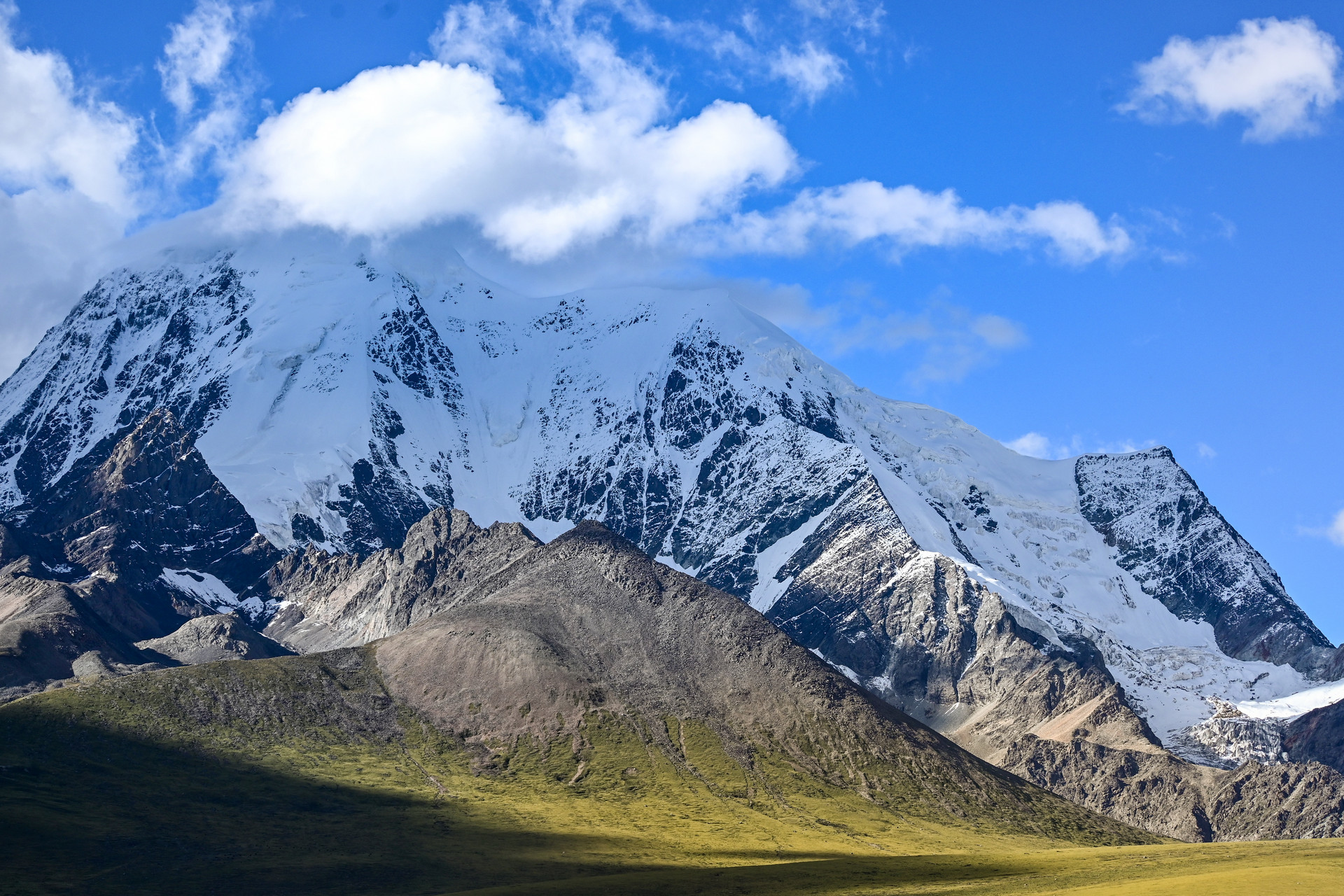 万物梁行与成都文旅物业携手，进驻服务西岭雪山