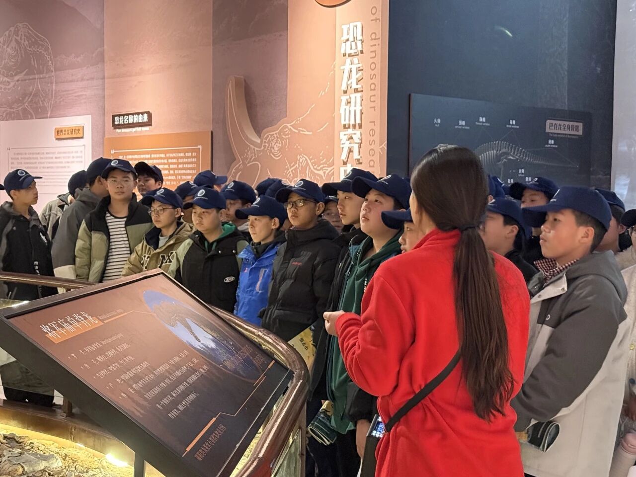 郧阳区实验中学学生赴恐龙蛋化石群国家地质公园开展研学实践活动