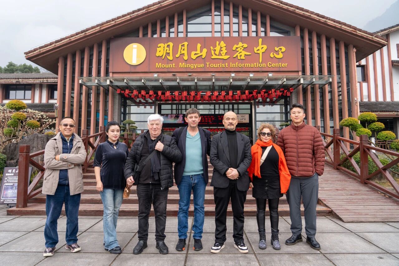 跨域寻踪，艺术无界！“无界·德国当代艺术展”艺术家一行走进明月山采风