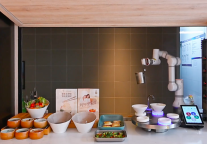 智能新伙伴：首旅如家煮面机器人上线，人气面档成打卡新宠