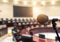 张家界补选梁浩志、雷宇为非独立董事