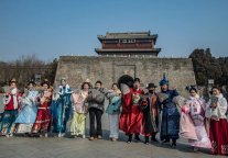 英雄请留步！快到山海关古城年博会找NPC互动赢银票！