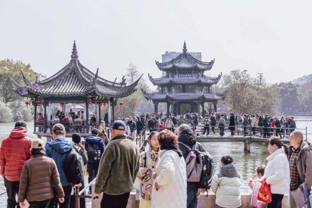 携云还乡，超179.5万游客在台州府城，过灯火团圆年！