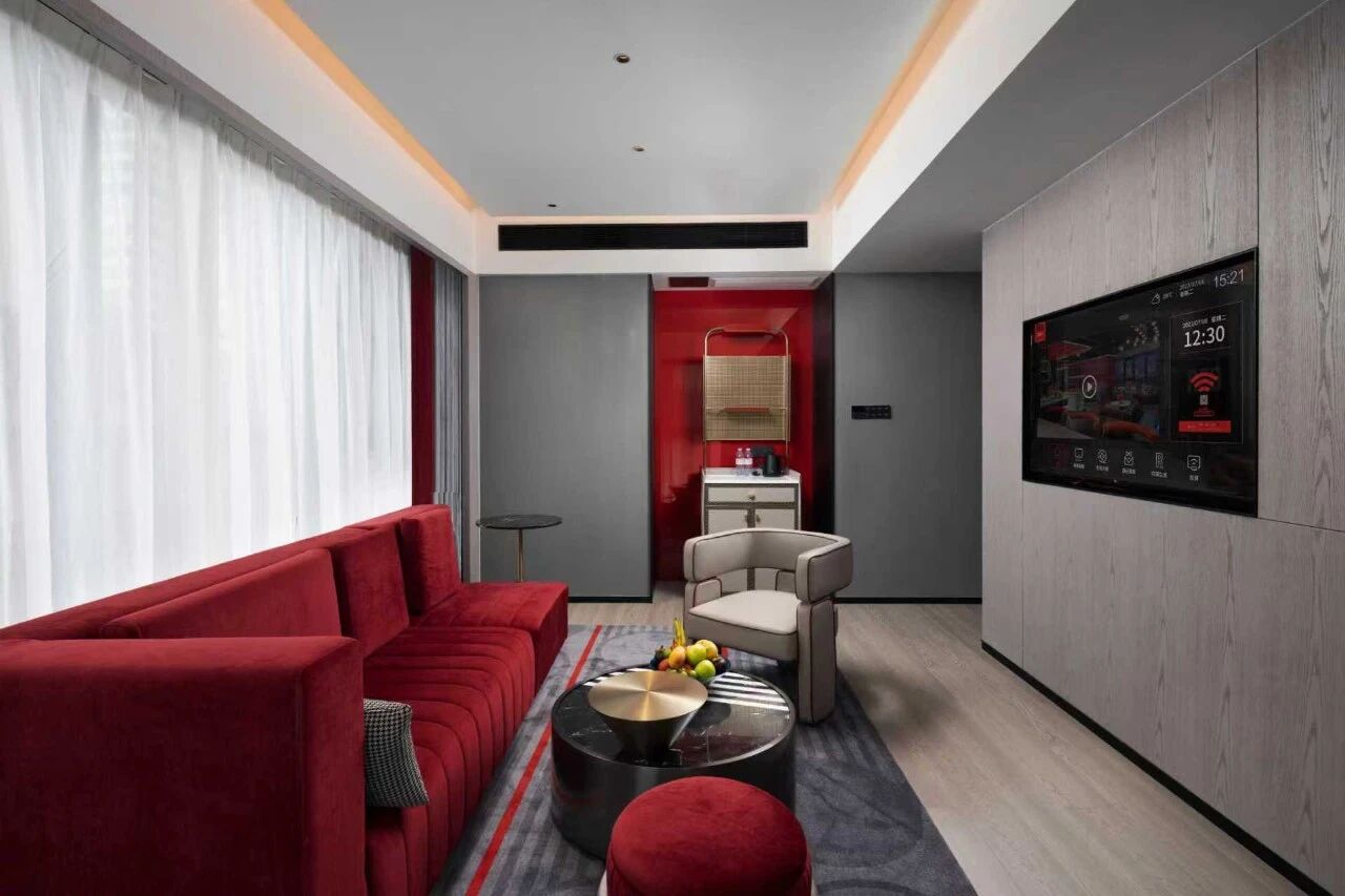 TCL领跑第一，行业报告解锁酒店电视“新剧本”