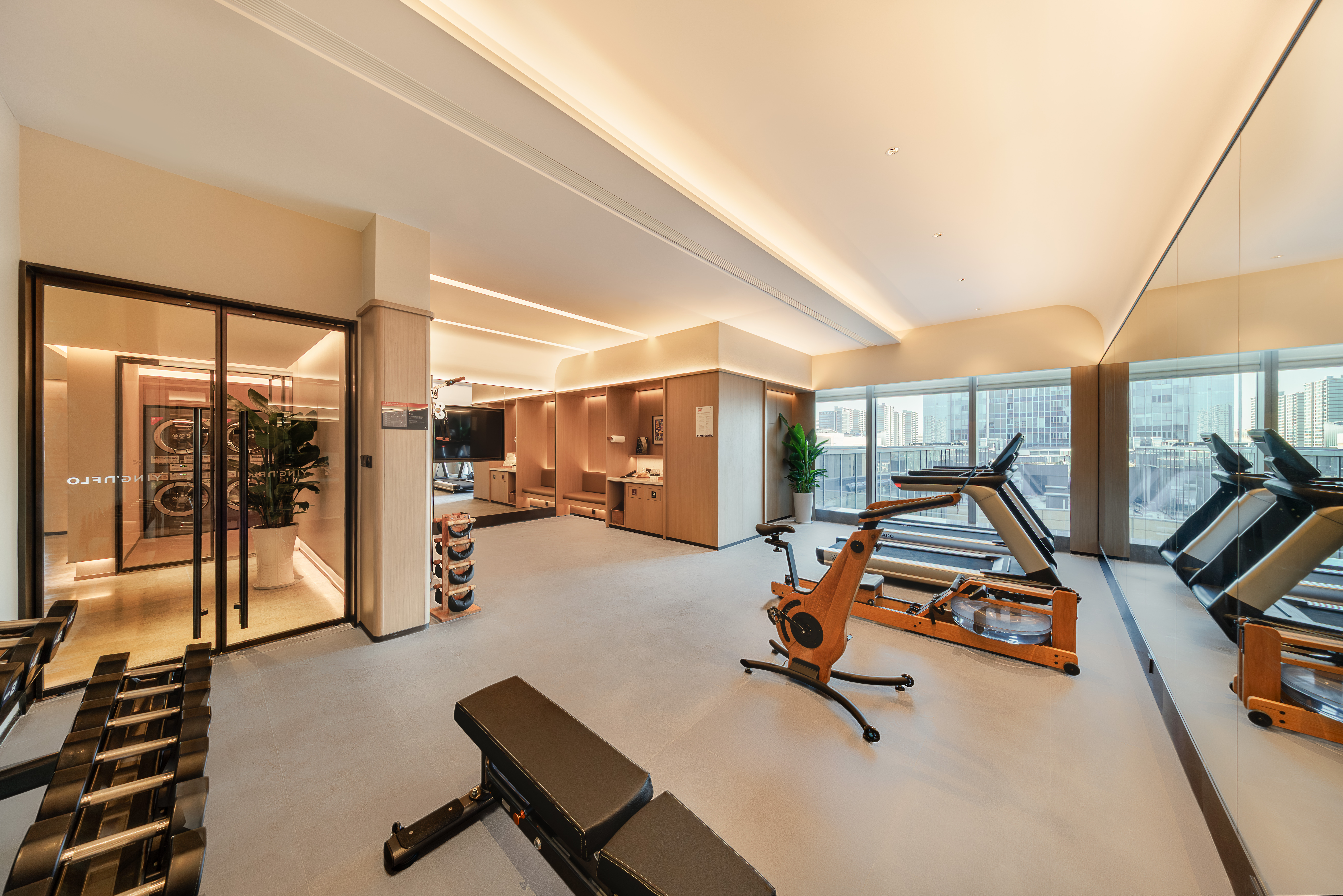 南京毅风酒店健身房.jpg