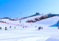 将军山滑雪搭子请注意！这家酒店“太卷了”：下机即住，推门见雪