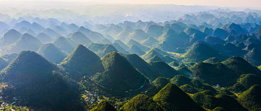 桂林旅游：拟公开挂牌转让资江丹霞公司100%股权暨债权，挂牌价格为3450万元