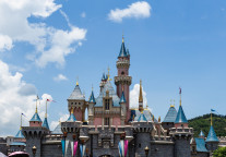 迪士尼：2026年初揭晓CEO继任人选