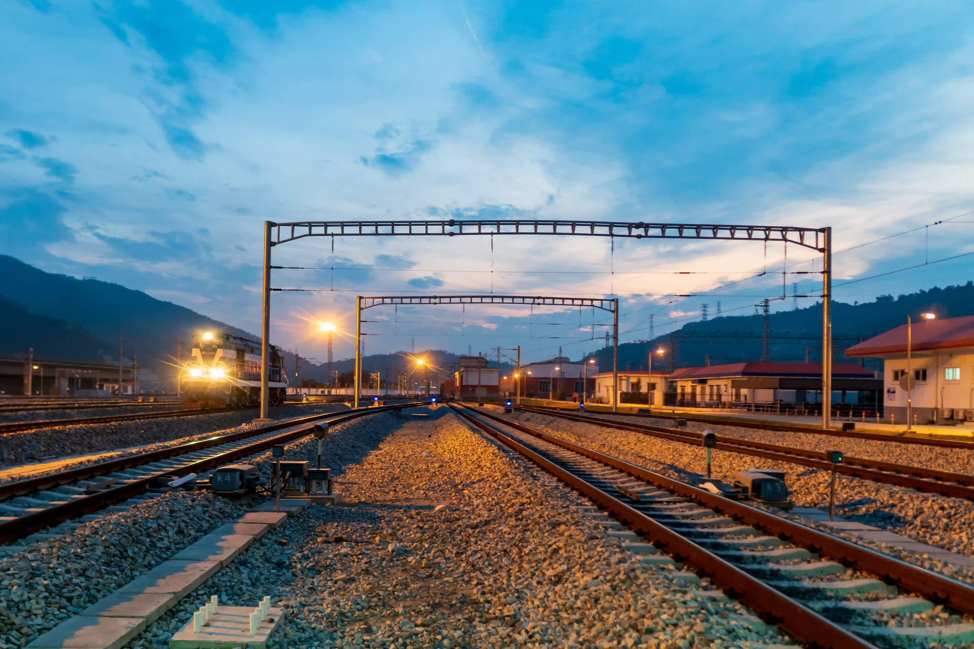 中老铁路春节假期跨境游客同比增长超四成，累计发送1.29万人次