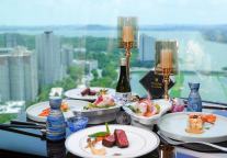 武汉万达瑞华酒店高空东湖景观双人定制套餐纵享云端美味