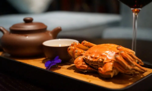 雅阁酒店集团|秋风起蟹正肥！西津渡雅阁璞邸酒店邀你尝茶香大闸蟹，解锁秋日舌尖鲜