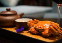 雅阁酒店集团|秋风起蟹正肥！西津渡雅阁璞邸酒店邀你尝茶香大闸蟹，解锁秋日舌尖鲜