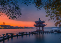 首批文旅企业半年财报出炉，暗藏着什么玄机？