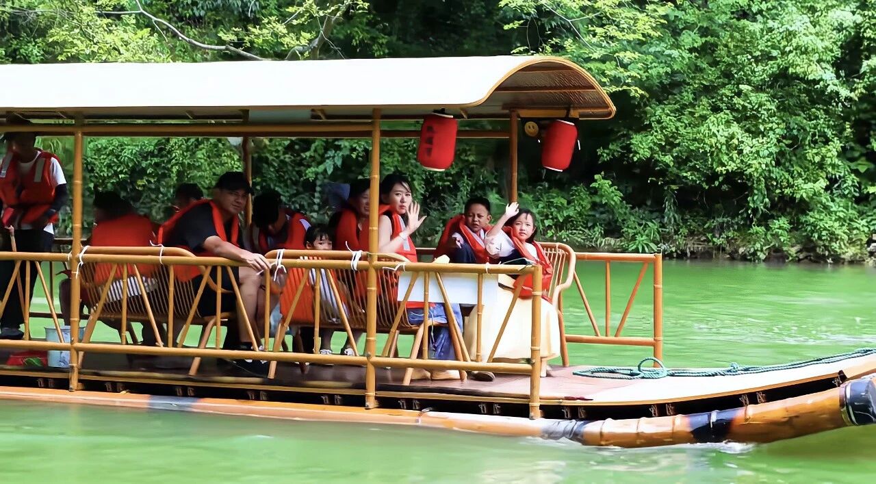 贵阳旅发集团旗下天河潭公司用心用情链接周边村寨——让党建成为看得见的“生产力”
