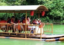 贵阳旅发集团旗下天河潭公司用心用情链接周边村寨——让党建成为看得见的“生产力”