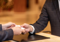 金陵饭店副总经理周蕾新任非独立董事