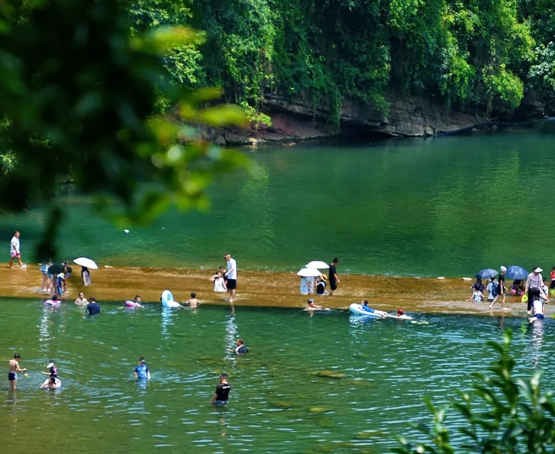 成都 _ 今年夏天的命是耍水给的~_1_雪山下的诗意斜源_来自小红书网页版.jpg