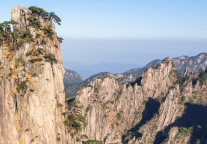 泰山景区因强雷雨暂停开放