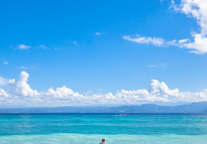 国新办发布会：今年上半年我国跨境旅行收入增长42%