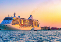 复星旅文与七家银行签署8亿欧元银团贷款