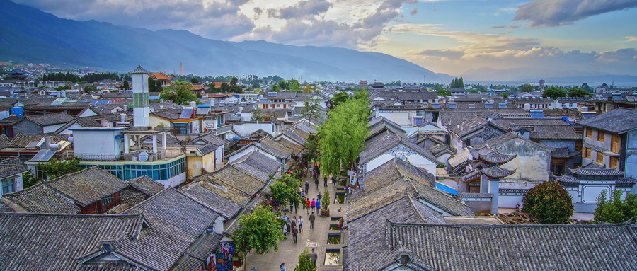 马蜂窝十一大数据：“红色旅游”受热捧，花江峡谷大桥带动区域热度增长超1000%