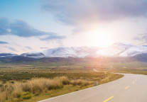 《新一轮农村公路提升行动方案》：增强城乡客运网络旅游服务能力