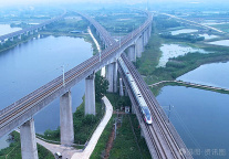 新疆旅游列车开行火爆，助力文旅经济蓬勃发展