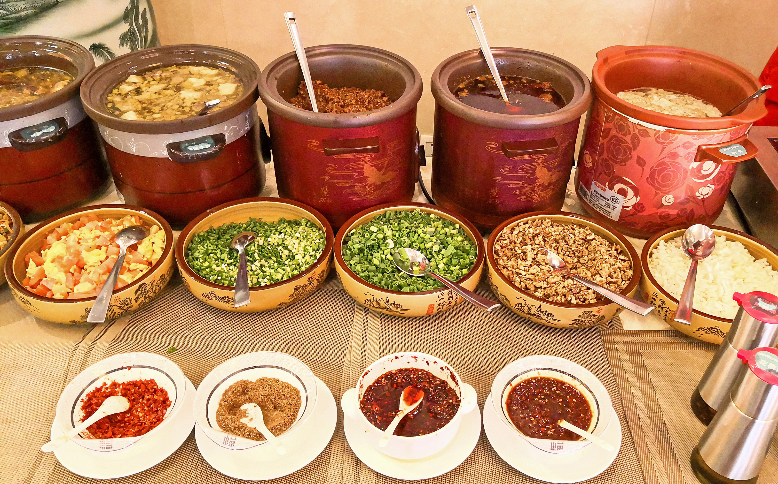 高端酒店如何在市井烟火中重塑竞争力？