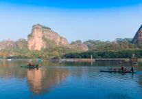  住贝壳酒店，游鹰潭：在眼镜城芯，邂逅泸溪河竹筏与贴心服务