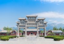 住格林，探喀什：于香妃园畔，触摸琉璃顶的光