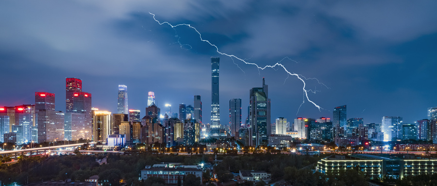 北京市发布暴雨红色预警 各景区临时关闭