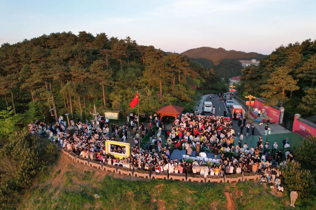 为什么不？来庐山风景区解锁恋爱新脚本