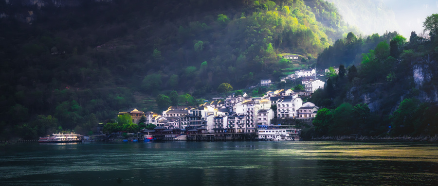 途牛《2025国庆中秋出游消费盘点》：“度假+探亲”需求旺，自驾游、自由行成境内游主流