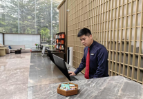 暖心怡程：一碗热粥映初心，服务温度暖金秋