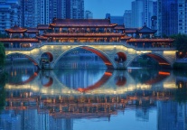 暑期成都航空游客吞吐量达1676.5万人次，旅游经济欣欣向荣