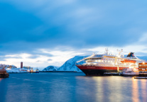 每天200万人出入境游，国内景区却吃不上饭？