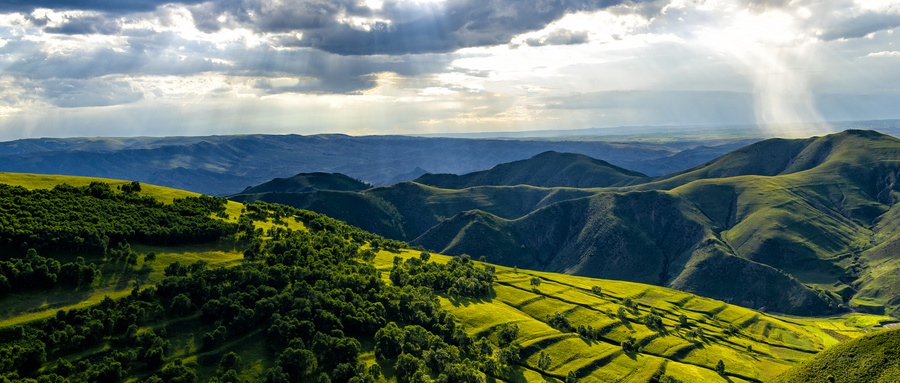 “阿尔山号”旅游专列首发