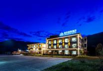 隐沫落子新都桥，东呈以“高原度假”新作点亮318川藏线