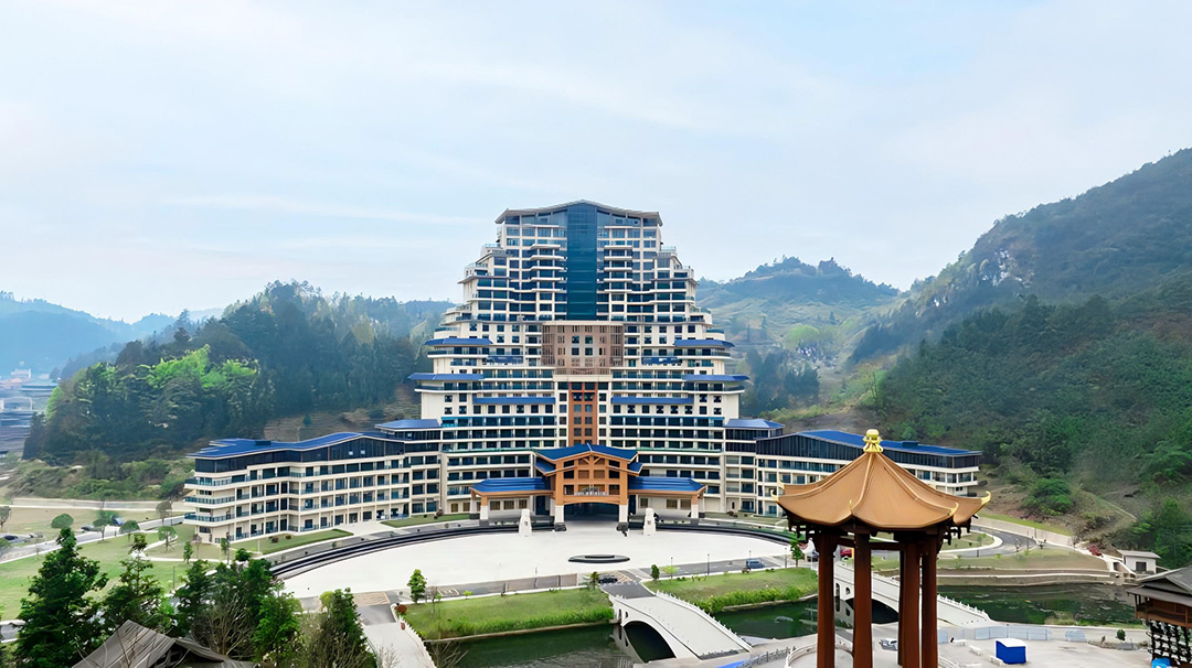 黔南度假新坐标！紫林山豪利维拉：星空映林海，黔味佐山风