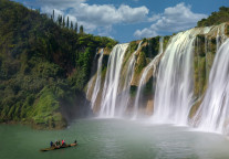 黄果树景区接待游客量连续三年突破500万人次