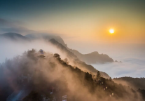 霜降庐山：看层林尽染，览云海层红