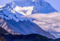 尼泊尔官宣97峰免许可费 缓解珠峰压力