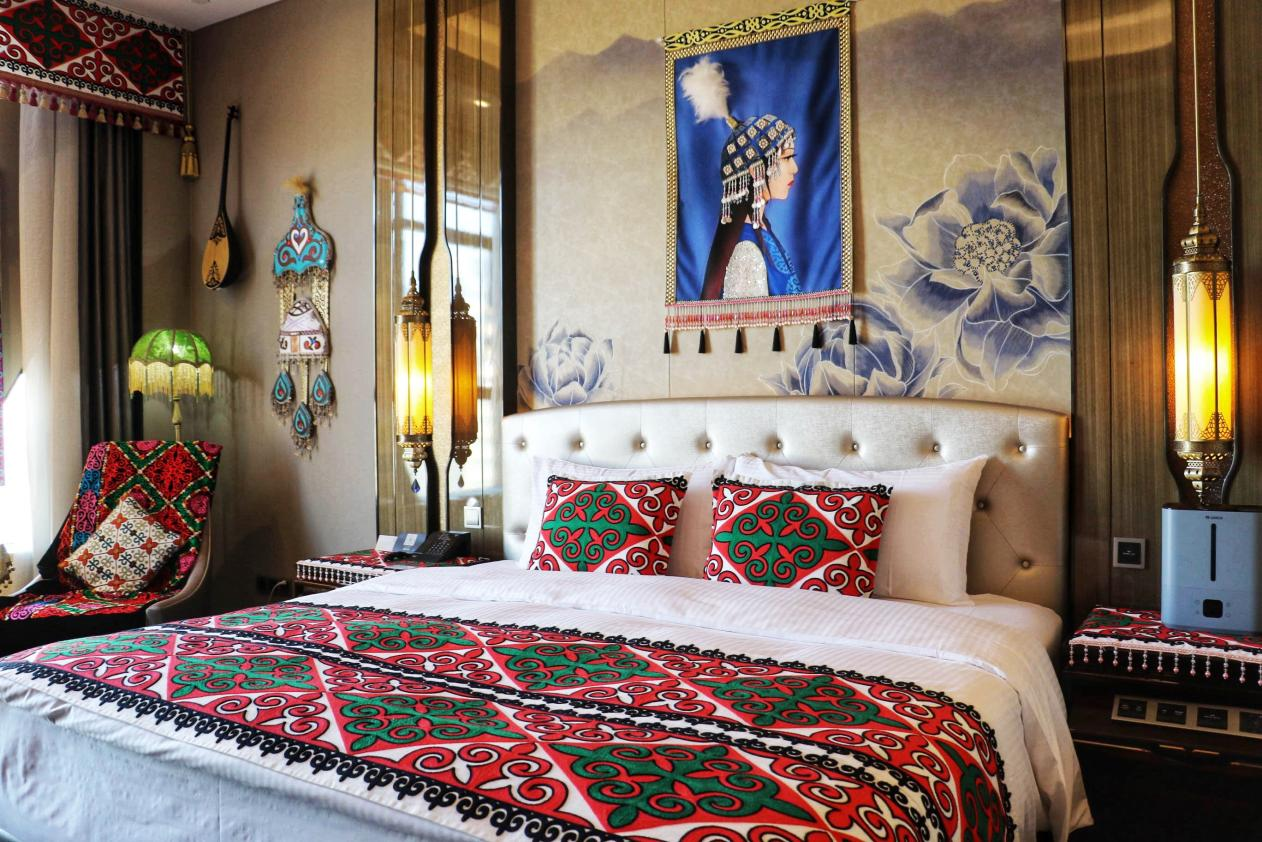 从“打卡”到“沉浸”：万达酒店创新服务引领“十一”度假新风尚