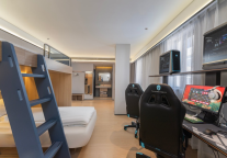  从爱好到事业，90后年轻投资人花500万圆电竞梦