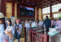 “凝聚巾帼力 攀登新高峰”千人登山赛在龟峰景区成功举办