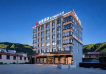  雪山河谷作邻，烟火雅居相伴，巴塘柏曼酒店静候天路旅人   