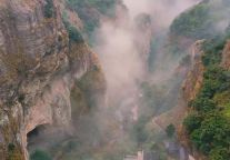 雁荡山景区“隐身电梯”开挂啦！20 秒穿云入画，峰峦为它着青裳～