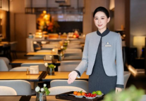 不止于服务升级，美豪丽致酒店专属「春风大使」管家 IP 体系深度解读