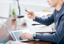 南京安居2025年资产运营及房产租赁收入3.37亿元 毛利率74.78%